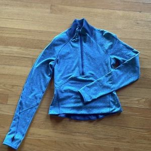 Rulu run cropped half zip. Great condition